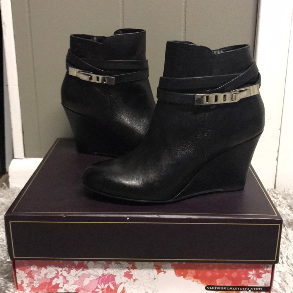 Chinese Laundry Black Leather Wedges